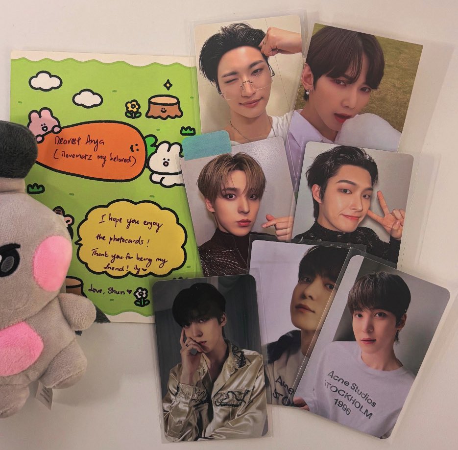 ilovematz's tweet image. LOOK AT EVERYTHING SHUN GOT ME GUYYYYYS she’s the sweetest ever ☹️ (the amount of yunho photocards.. #clocked) also was lucky enough to see her tiny bbyongming wearing its wolf cloak irl 🥹🤏 MY #SHAYLA

@mingimangimong tysm again beloved.. NOW COME BACK PLEASE ‼️😔