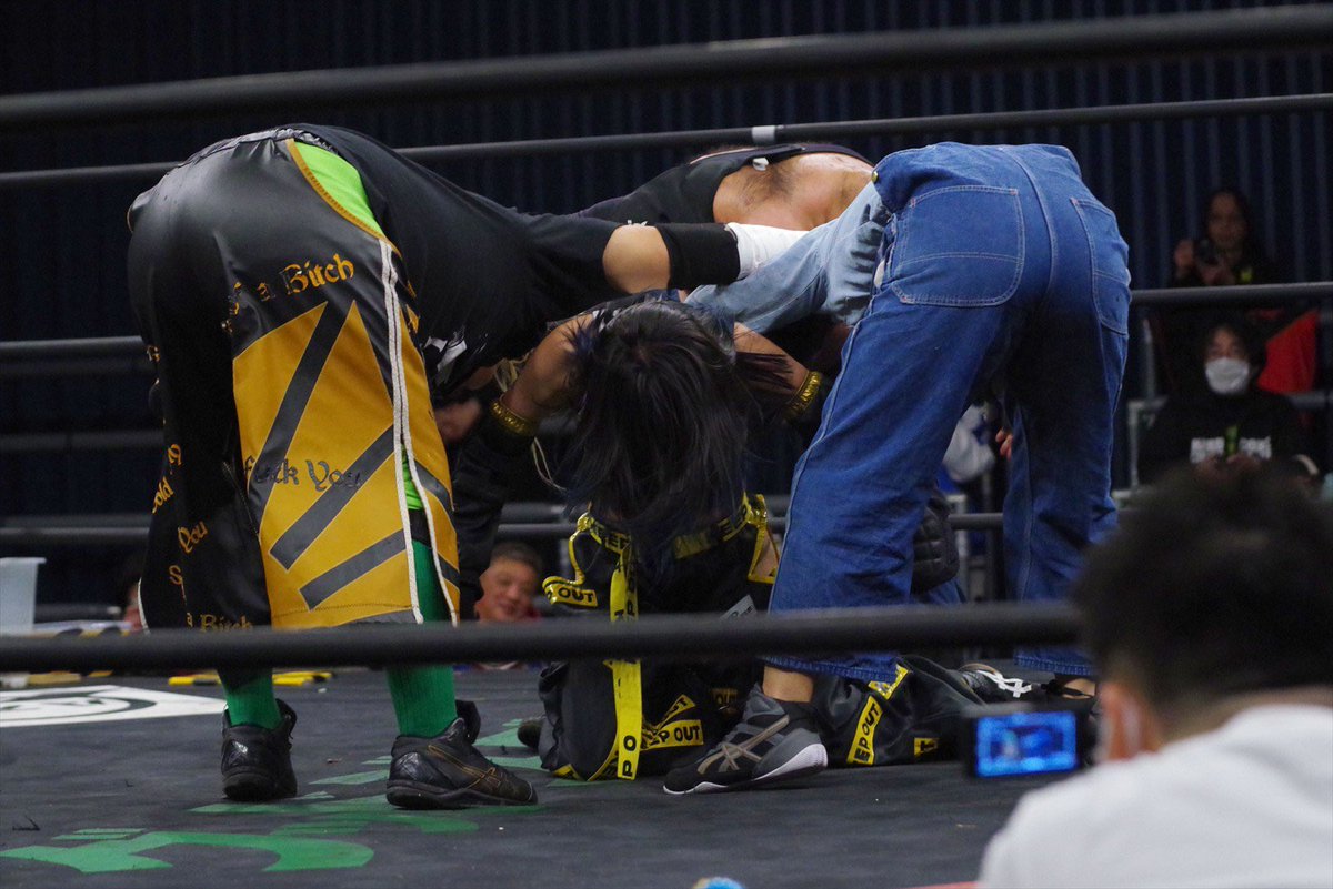 そろそろ除夜の鐘鳴らしてまいります。