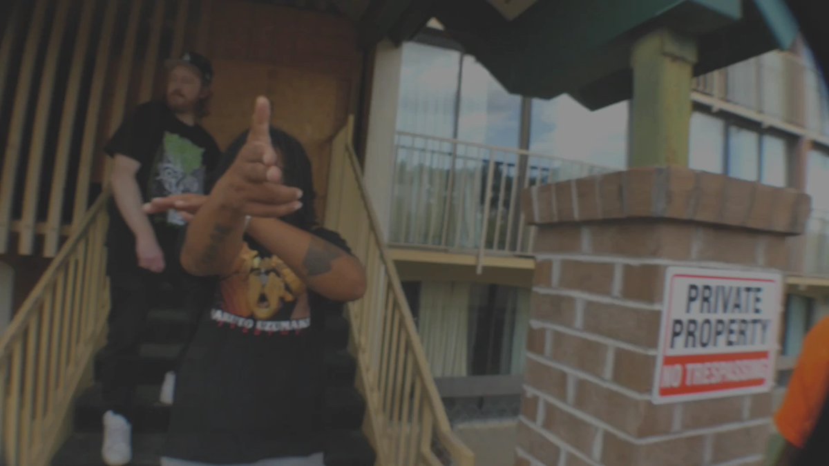 grittycityrecs's tweet image. screening now.
@BigCiggs 
@RahScrilla 
@hernbean 
"THE CLARION"
#grittycityrecords 
🎬 @fanranfilms 
@BigCiggs 
📺📺📺
m.youtube.com/watch?v=2tu7pw…