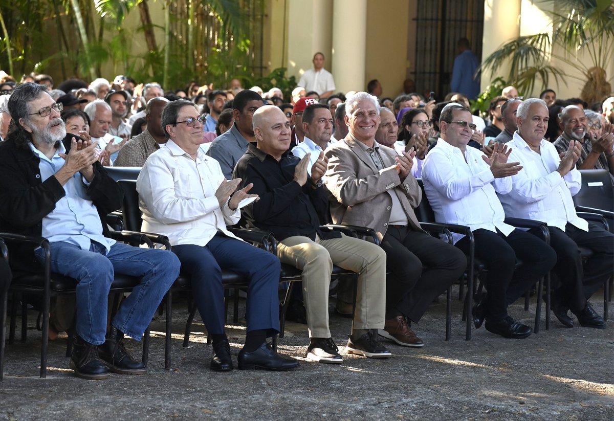 Nuestro reconocimiento a la solidaridad 
Felicidades a nombre de #AduanadeCuba por el 65 aniversario del ICAP 
Años de vencer a los odiadores llevando la verdad y el mensaje de #Cuba para los que junto a nuestro pueblo aman la justicia #CubaHonra #CubaCoopera #CubaEstáFirme