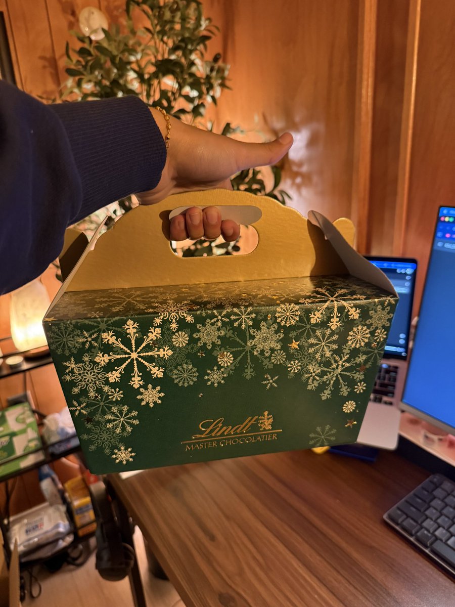 dhwanisaraiya_'s tweet image. I mentioned to my uncle that I liked the pistachio Lindt truffles and then this shows up on my doorstep