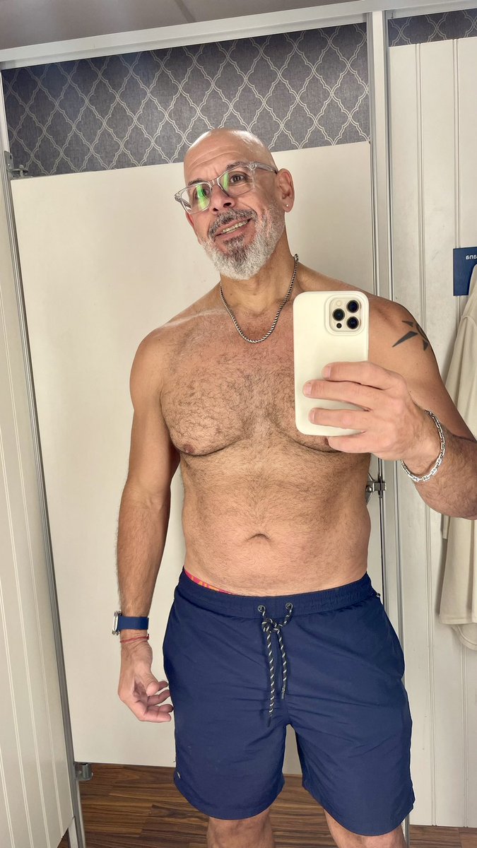 carmuel70's tweet photo. El selfi en el probador 😉
#selfies #daddy #man #mature https://t.co/3TX7BwOIXB