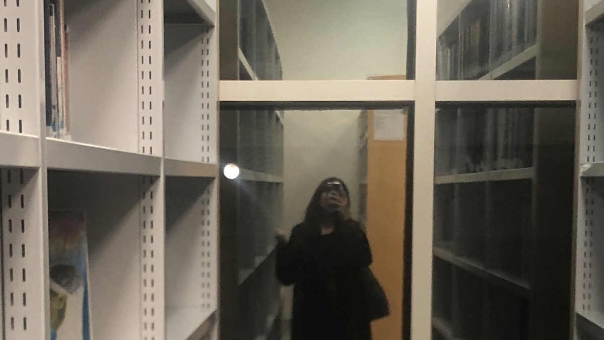 st_opp0's tweet image. والله اني ماتردّى ولا احب القصور
واتجاهل كل من هو ضعيف مبتلي

رافعتني عزه النفس لحد الغرور
الثقه بالنفس لا على مكان معتلي

لا دعالي والدي بتيسير الامور
ماعلي من الناس لو تدعي علي