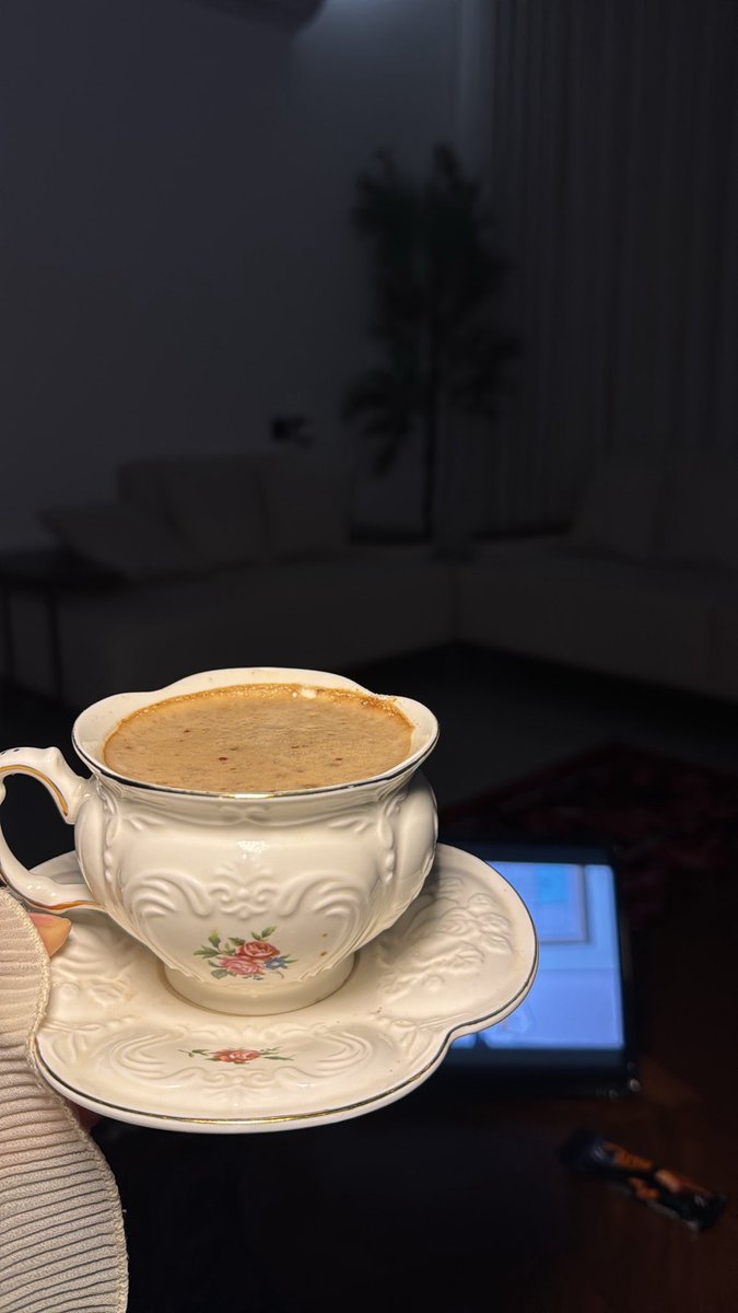 والله إنك أجمل وأحن ما جابته لي 
الايام يا عساك معي وحولي العُمركله🤍💍.