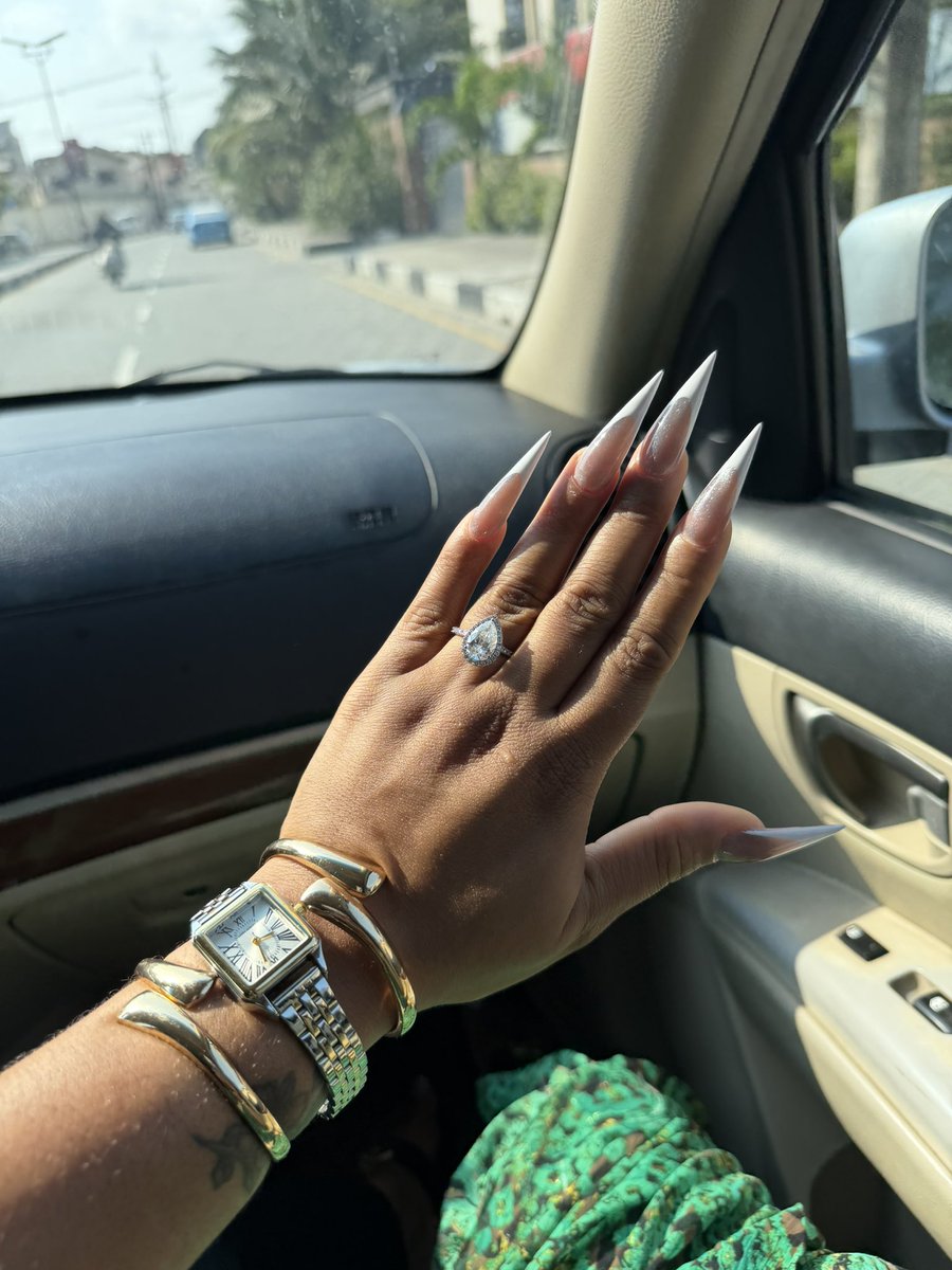 Chapter flipped.
Title: Fiancée 💍💍