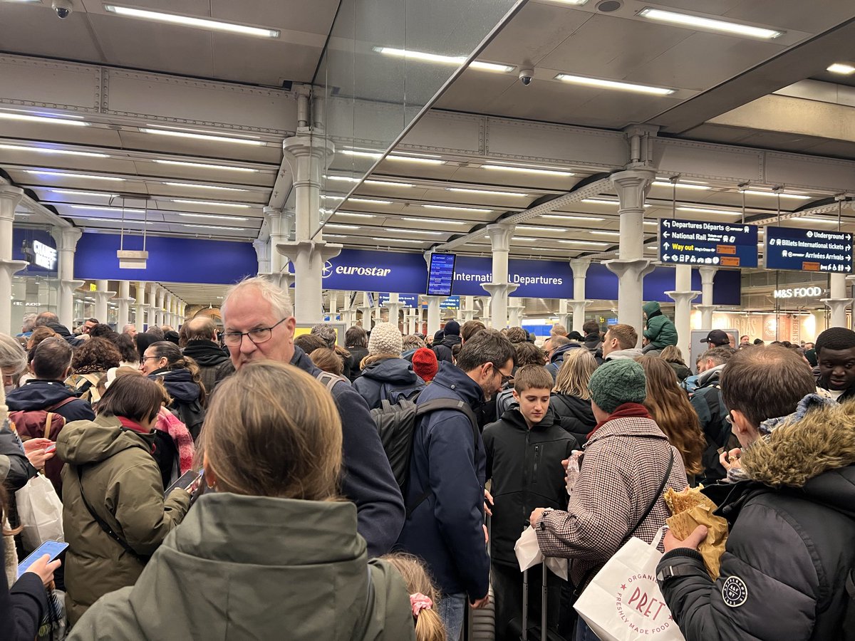 Lloydcommotion's tweet photo. @eurostar Quite amazing scenes at St Pancras. Noones fault trains are cancelled but… staff are trying to shout info &amp; noone can hear. One man has a tiny megaphone. Minimal info, tiny display board, no signs to indicate queue, no texts. Utter chaos. Should not be this way. https://t.co/axY1viOBrT
