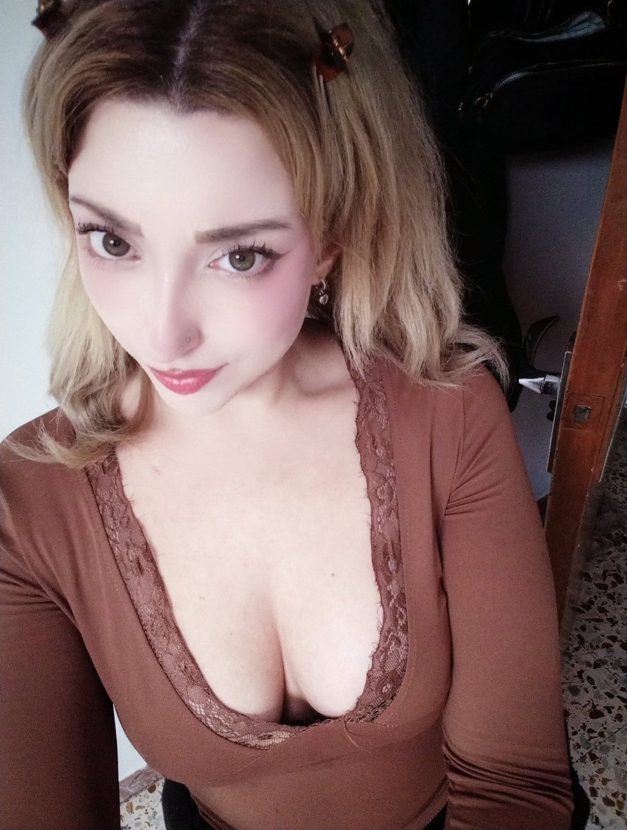 demonqueenlol's tweet photo. It's the day before newyears!
Getting on with the goals 🍪🎀✨ 
#parati #foryou #foryoupage #NewYear2026 https://t.co/oR7KG17lSj