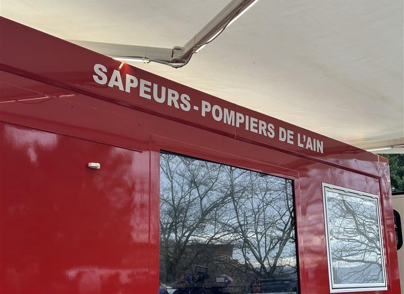 faitdivers_news's tweet image. 🚨 Ce mardi 30 décembre, les sapeurs-pompiers sont intervenus pour un début d'incendie dans une résidence pour seniors à Pérouges, près de Lyon. Un blessé a été signalé.

📰 Source : Radio SCOOP - Plus d'infos⤵

#incendie #perouges #lyon #securite