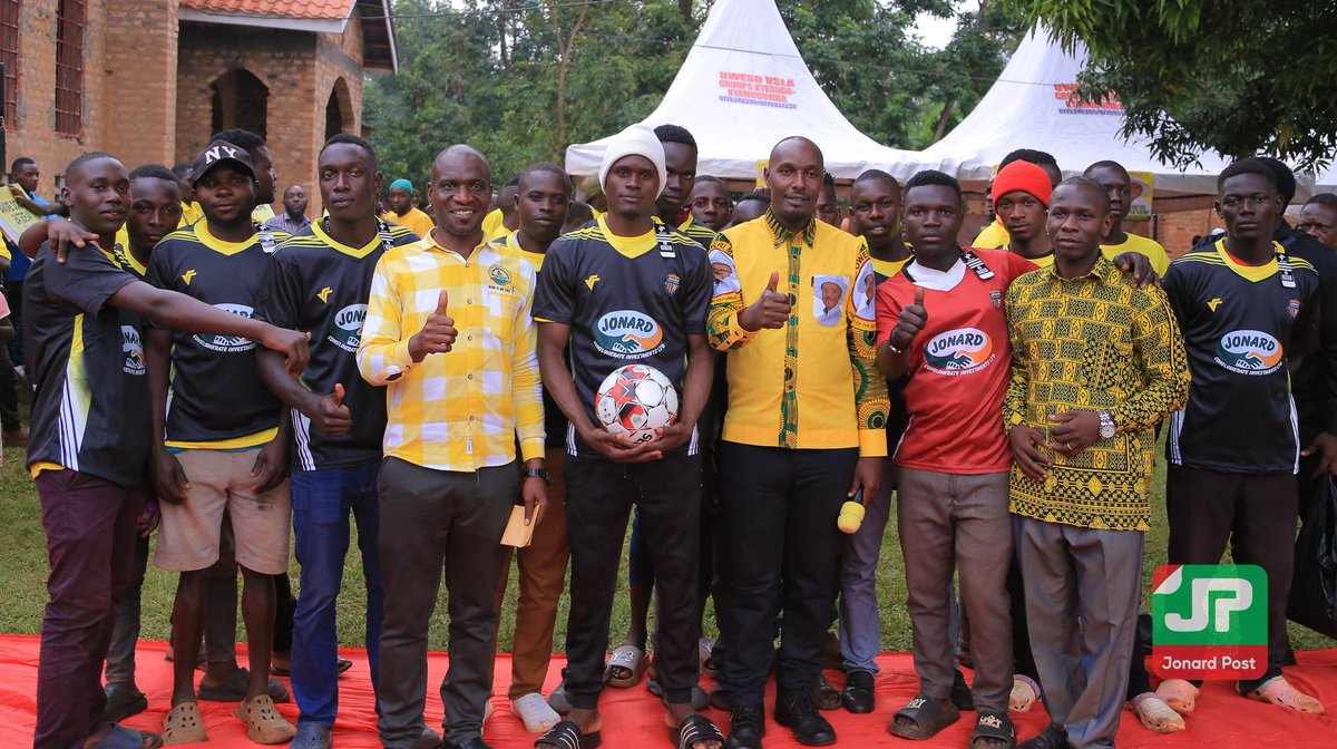 Eng. Jonard Asiimwe Akiik, together with the NRM flagbearers, has supported four more sports teams in Kyesiiga and Kihoomboza Wards with sports materials.

In his speech, Eng. Jonard revealed that in the coming years, the NRM administration will invest a lot of money in the youth