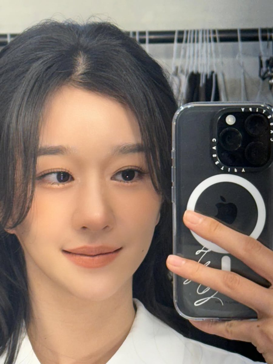 Syjphfanbase's tweet image. [UPDATE] Seo YeaJi Instagram Update.

with caption:

“ 💙🙏 ”

#SeoYeaJi #서예지 #徐睿知 #ソイェジ