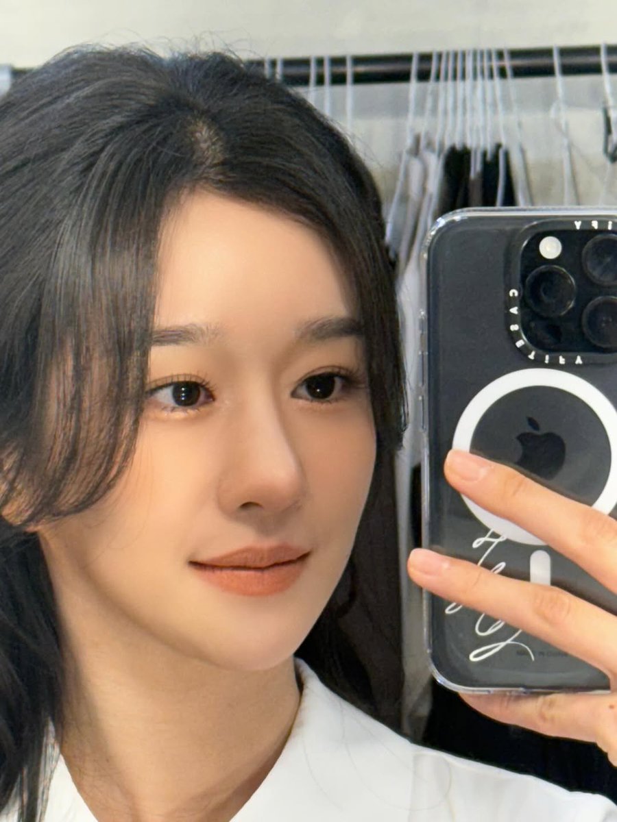 Syjphfanbase's tweet image. [UPDATE] Seo YeaJi Instagram Update.

with caption:

“ 💙🙏 ”

#SeoYeaJi #서예지 #徐睿知 #ソイェジ