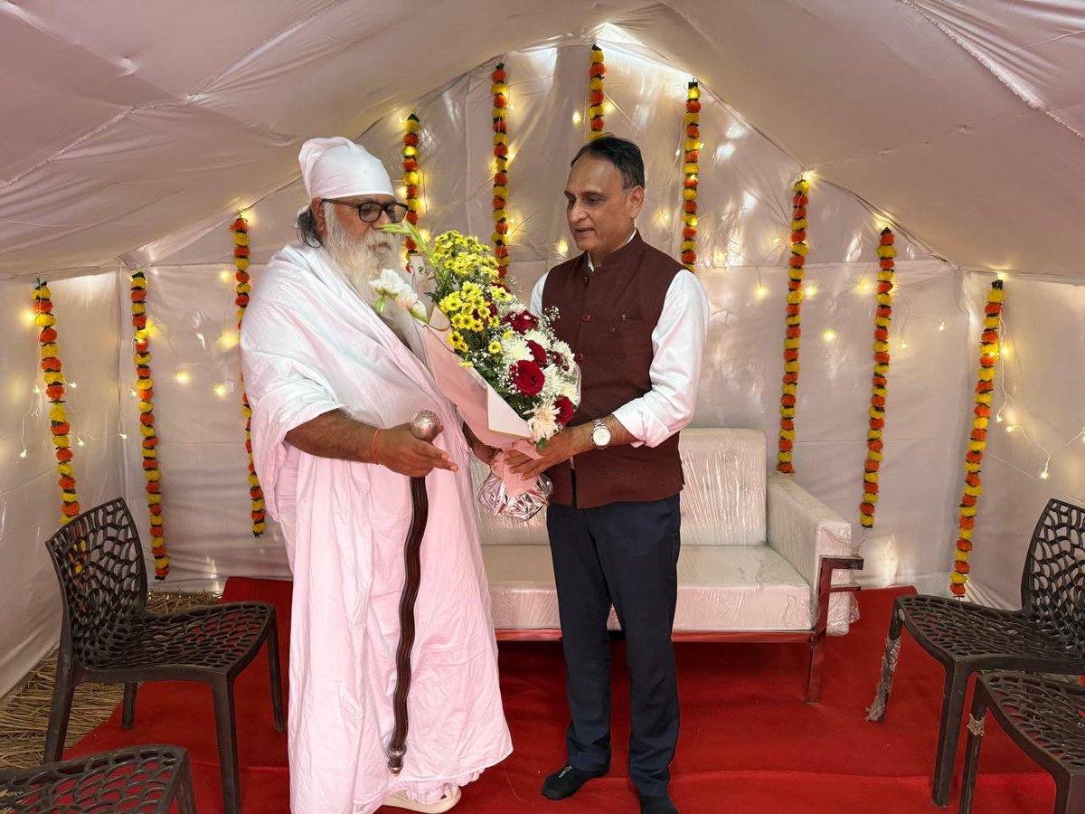 RakeshSinha01's tweet photo. नवी मुंबई में आज जय गुरुदेव जी द्वारा आयोजित साकेत महायज्ञ में सम्मिलित होने और हवन करने  का सौभाग्य प्राप्त हुआ । https://t.co/NxO4wiYveE