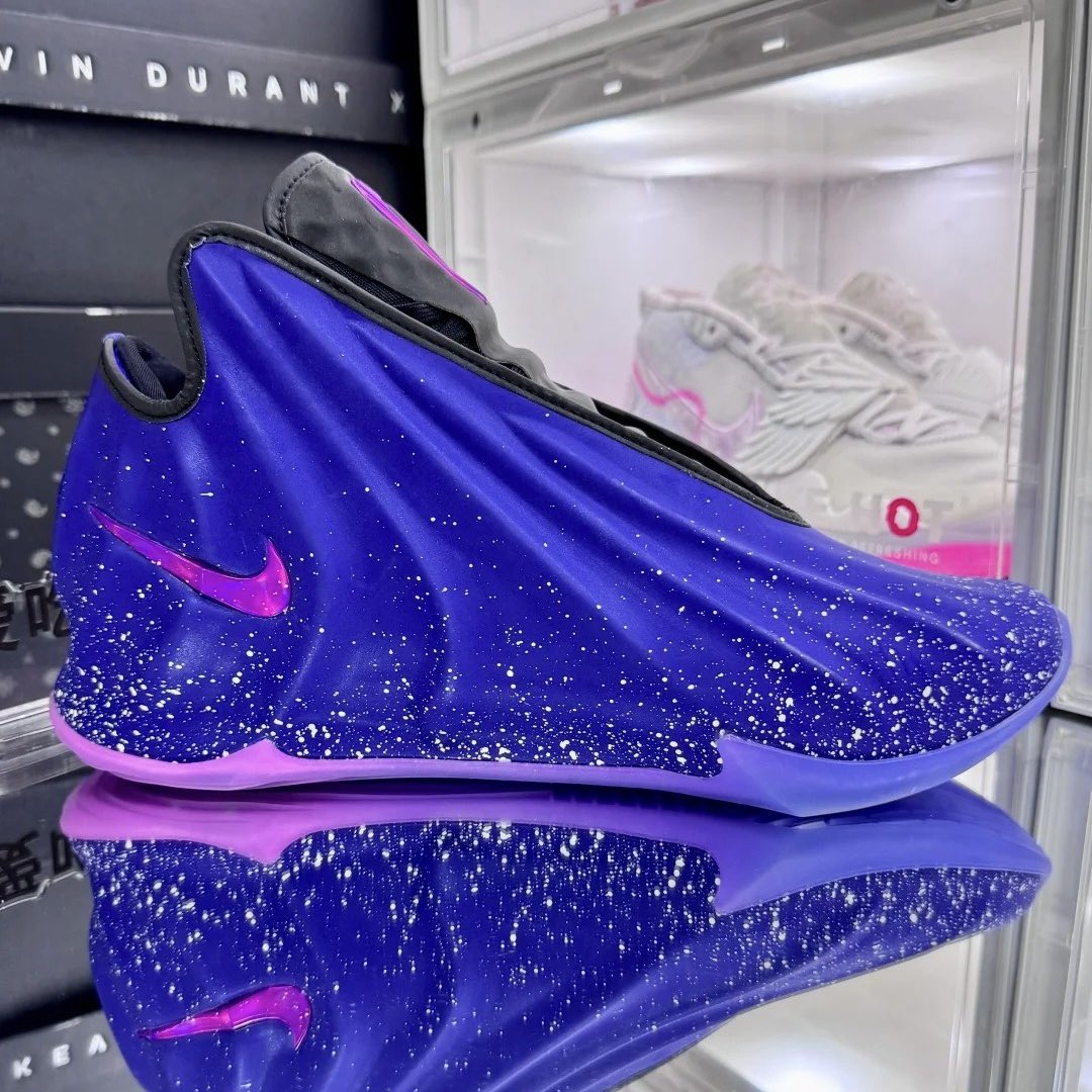 SoleRetriever's tweet image. FIRST LOOK: Nike GT Future “Galaxy” Sample 🌌

Possibly a pre-production sample of the pair set to hit retail in Summer 2026 👀

📷 prmcotd (IG)
