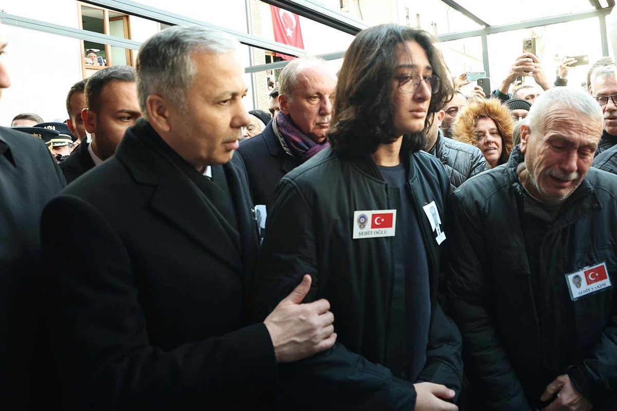 AliYerlikaya's tweet photo. Yalova’da hain teröristlerin saldırısı sonrası şehit düşen kahraman Polis Memurumuz İlker Pehlivan’ın cenaze törenine katıldık.

Dualarımız şehidimiz içindi. 
Aziz hatırası unutulmayacak🇹🇷

Kahraman şehidimize Allah’tan rahmet, acılı ailelerine, Emniyet Teşkilatımıza ve Aziz Milletimize başsağlığı diliyorum.

Şehidimizin makamı âli olsun.

📍Yalova