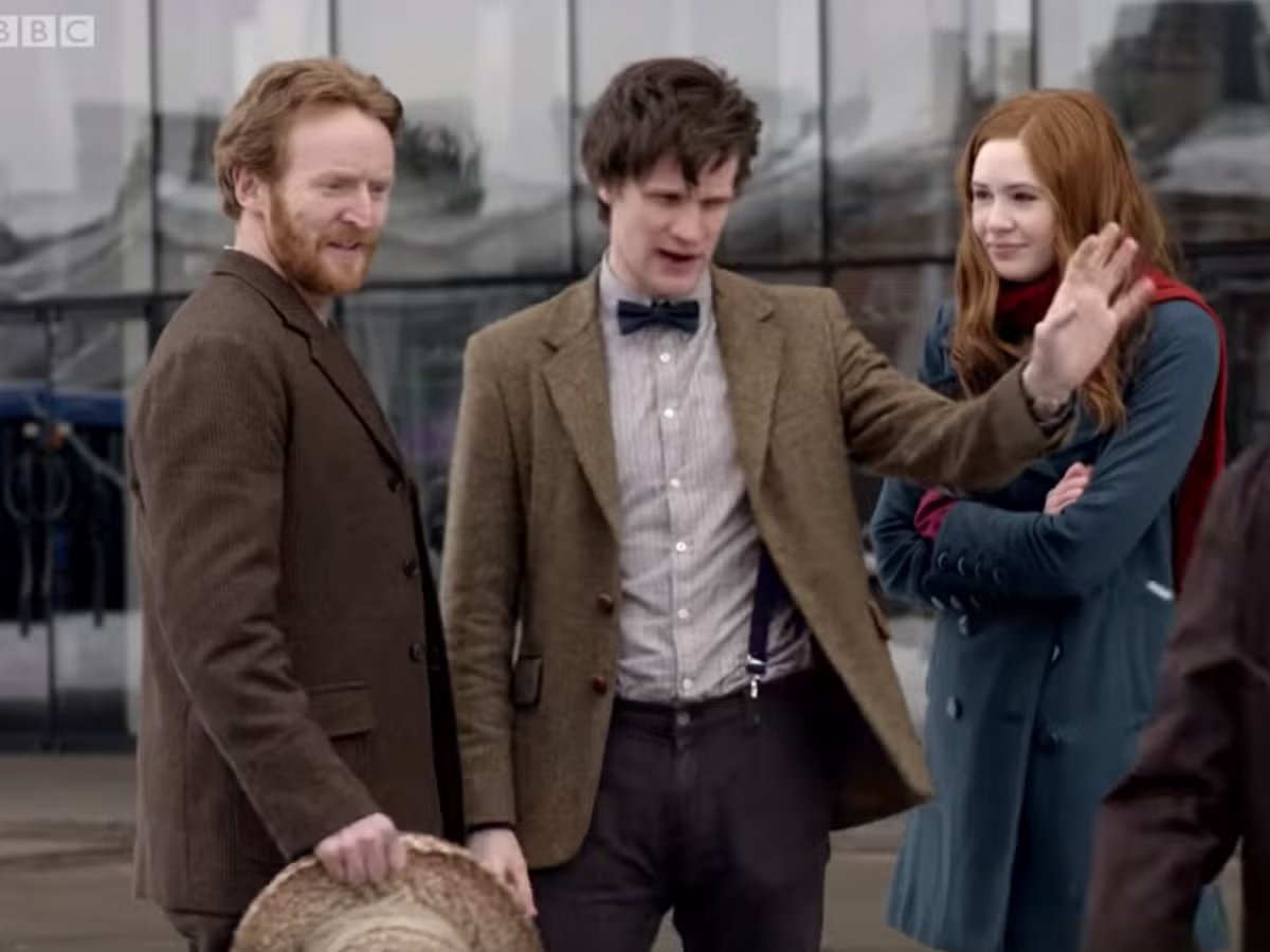 I like thinking about showing modern AI to famous people who lived throughout human history, and see their reactions.

Like a Doctor Who episode. 

Some examples include: Einstein, Socrates, Van Gogh, Da Vinci, Newton, Tesla, Alan Turing, Nietzsche, Camus, etc.