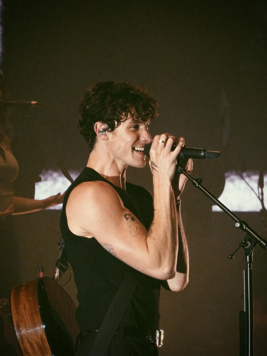 mendessmirage's tweet photo. @ShawnAccess @ShawnMendes Thankful for you guys this year and seeing you in Vancouver, missing you guys lots 🫶 (some of my faves from that night) https://t.co/XqxnkAMzSx