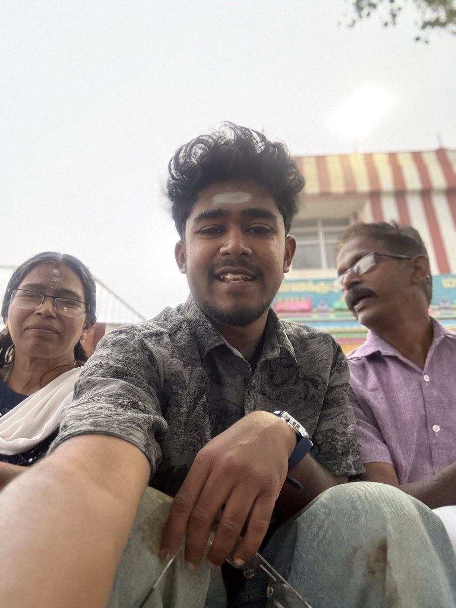 IndrajithVlogy's tweet photo. ഇന്ന് family ആയി പളനി പോയി ❤️ https://t.co/lommhnpHWO