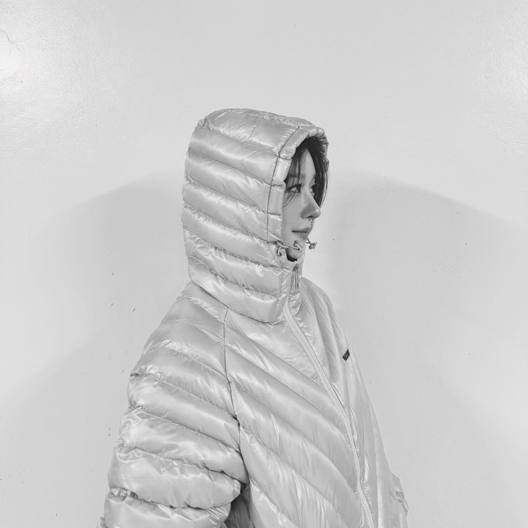 Syjphfanbase's tweet image. [UPDATE] Actress Seo YeaJi Instagram Update.

with caption:

“ @nicknicole_official 너무 좋아.따뜻해요⛄️❄️🧤💙🦋 ”

#SeoYeaJi #서예지 #徐睿知 #ソイェジ