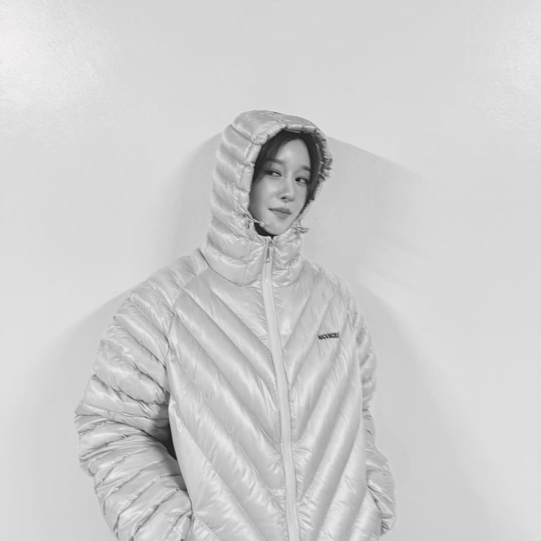 Syjphfanbase's tweet image. [UPDATE] Actress Seo YeaJi Instagram Update.

with caption:

“ @nicknicole_official 너무 좋아.따뜻해요⛄️❄️🧤💙🦋 ”

#SeoYeaJi #서예지 #徐睿知 #ソイェジ