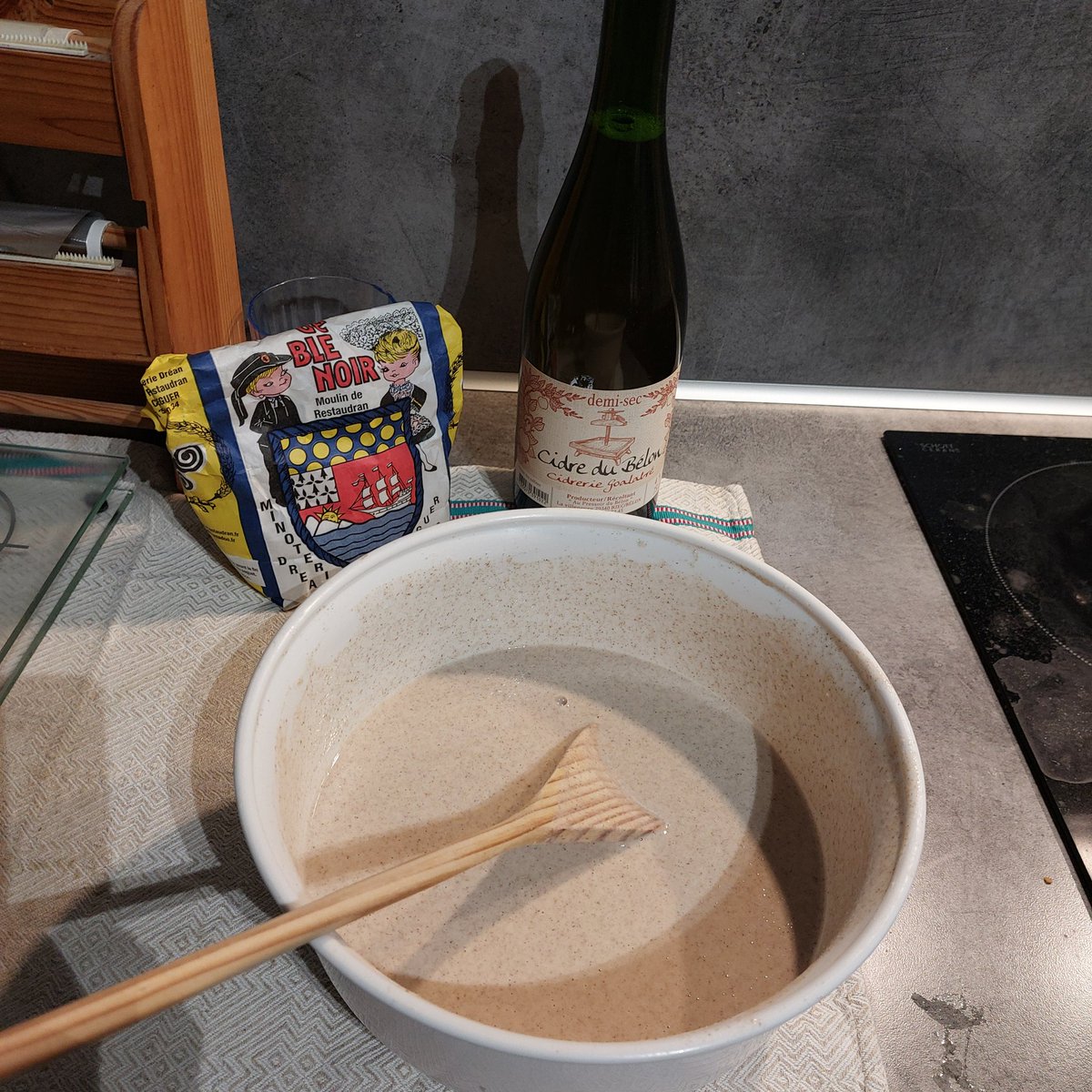 yerwanp's tweet photo. Ce soir c'est crêpes blé noir ! 
#bevetbreizh #bzh https://t.co/yeLkDnuedG