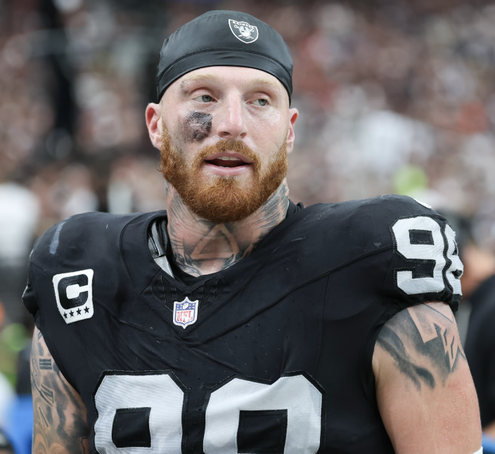 Bleacher Report predicts this INSANE trade proposal between the Raiders and the Ravens this offseason:

Ravens receive: 

DE Maxx Crosby

Raiders receive: 

WR Rashod Bateman, a 2026 1st-round pick, and a 2027 1st-round pick

Who would win this trade? 🤔