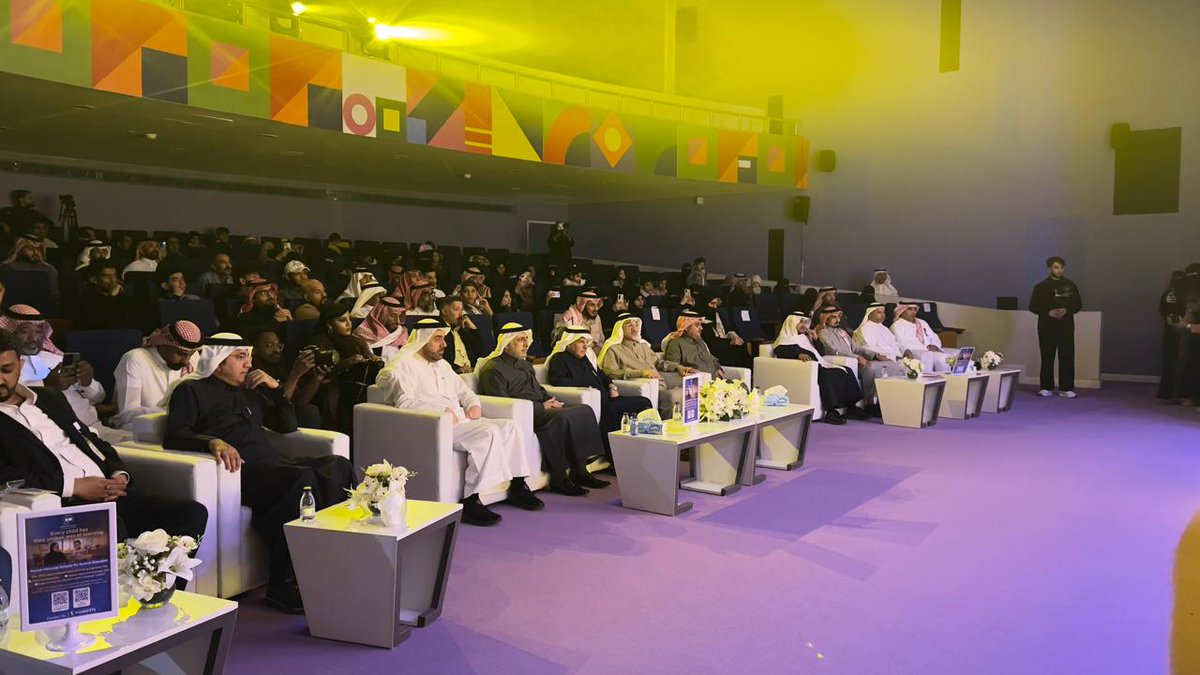alsahatnews's tweet photo. #يحدث_الآن
بدعوة من جمعية الأشخاص ذوي الإعاقة بالأحساء تقام مساء اليوم مسرحية "أمـل" التي تسلط الضوء على قضايا الأشخاص ذوي الإعاقة و تقدم صورة مختلفة للإعاقة و تأتي هذة المسرحية ضمن جهود الجمعية في توظيف الفنون كوسيلة للوعي و الدمج المجتمعي

#الساحات_العربية
#جمعية_الأشخاص_ذوي_الإعاقة_بالاحساء
#جمعية_الثقافة_والفنون
#غرفة_الأحساء

🟢تغطية أعلامية
صلاح الملحم
أميرة الصاهود
مضاوي عبدالعزيز