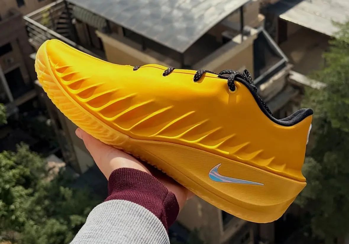 TheSiteSupply's tweet image. The Nike GT Cut 4 “Bruce Lee” is set to release next year.

💵 $200
🗓️ Spring 2026