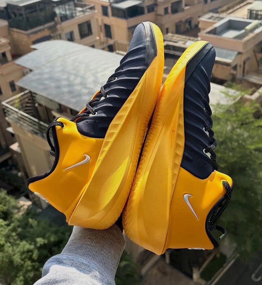 TheSiteSupply's tweet image. The Nike GT Cut 4 “Bruce Lee” is set to release next year.

💵 $200
🗓️ Spring 2026