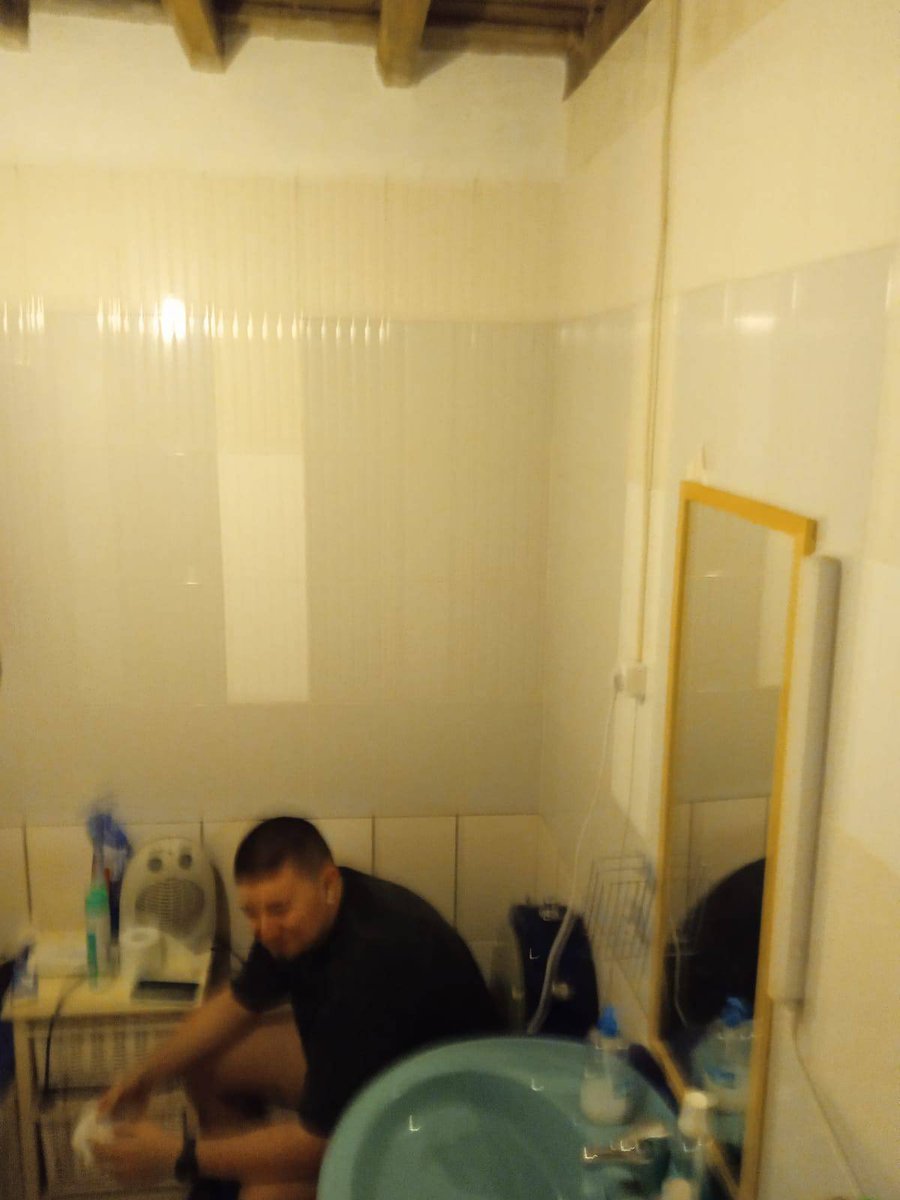 Puxarra__'s tweet photo. nun toy yo de noche sobandola pila de agusto y empiezo a escuchar ruidinos asi como de salpicon? na pues que camino pal baño y encuentrome a un chaval cagando que ta sin papel que no se que, debia ser moruco o algo un mena de esos porque tenia acentillo el chaval https://t.co/VUhpfk6S6Y