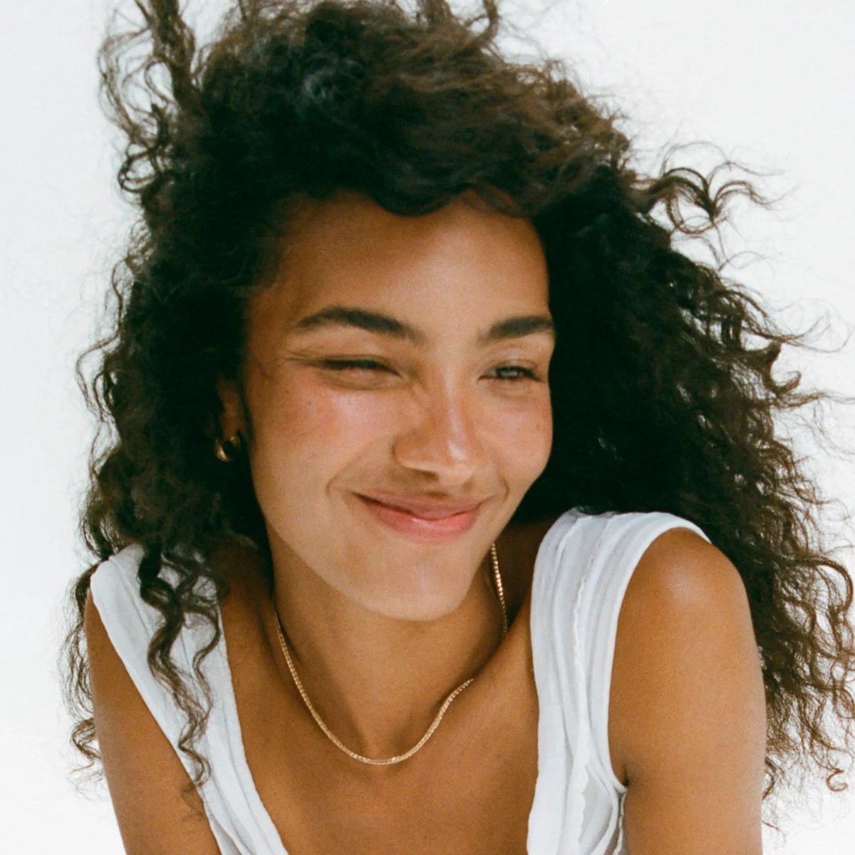 oliviadeandata's tweet image. Olivia Dean’s “The Art of Loving” has been ranked as the 5th best album of 2025 by @billboard staff! Full list: surli.cc/sgspai