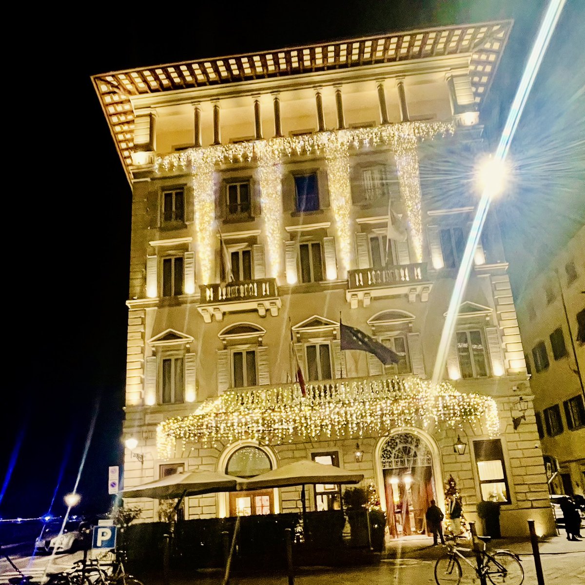 Ga5s's tweet photo. here we go!! 🌟 #florence #exclusive #newyearseve #italy #happypeople #nightlife #stregis #florencia #firenze #luxurylife https://t.co/AI6Zjy6VrT