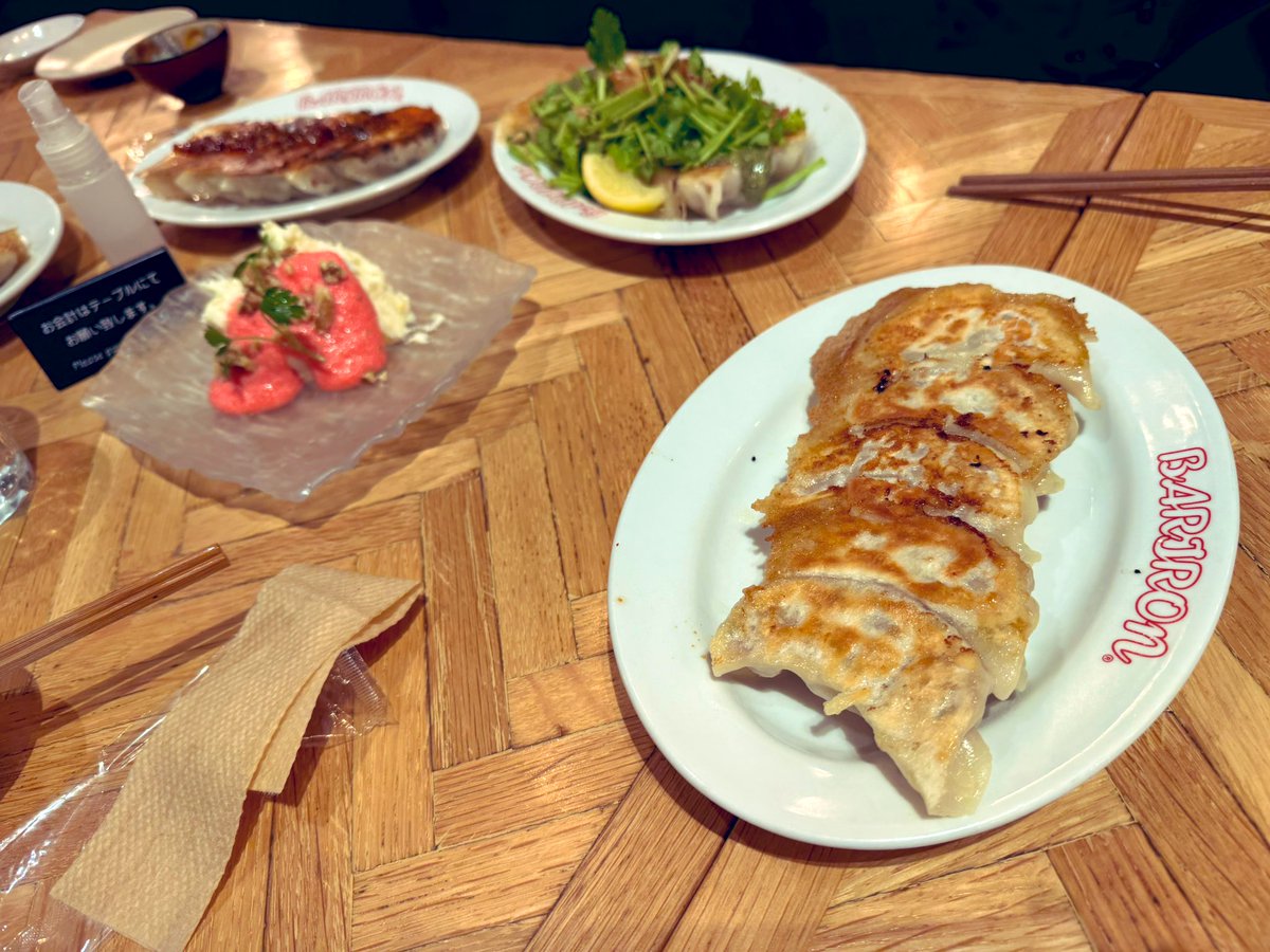 phi233's tweet image. 急に銚子に海鮮を食べに行こうって話が決まり、やっぱ時間的に厳しいからと宇都宮で餃子を爆食いして帰りに筑波に寄り道して帰って来た、変すぎる