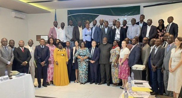 conan_herve's tweet photo. #RDC🇨🇩 Introduction de @NyangeNdambo Ministre #MEDDNEC à la Session extraordinaire du Conseil Consultatif National des #forêts #CCNF pour présenter les enjeux de la révision du #CodeForestier, outil au service de la politique ambitieuse du "Pays Solution"@Presidence_RDC #PGDF https://t.co/1IbDxlAvLP