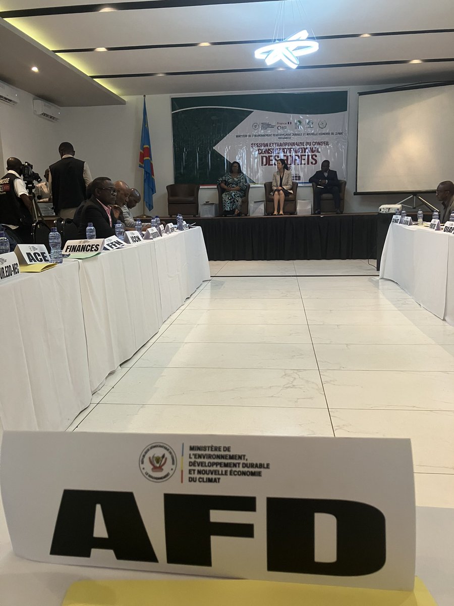 conan_herve's tweet photo. #RDC🇨🇩 Introduction de @NyangeNdambo Ministre #MEDDNEC à la Session extraordinaire du Conseil Consultatif National des #forêts #CCNF pour présenter les enjeux de la révision du #CodeForestier, outil au service de la politique ambitieuse du "Pays Solution"@Presidence_RDC #PGDF https://t.co/1IbDxlAvLP