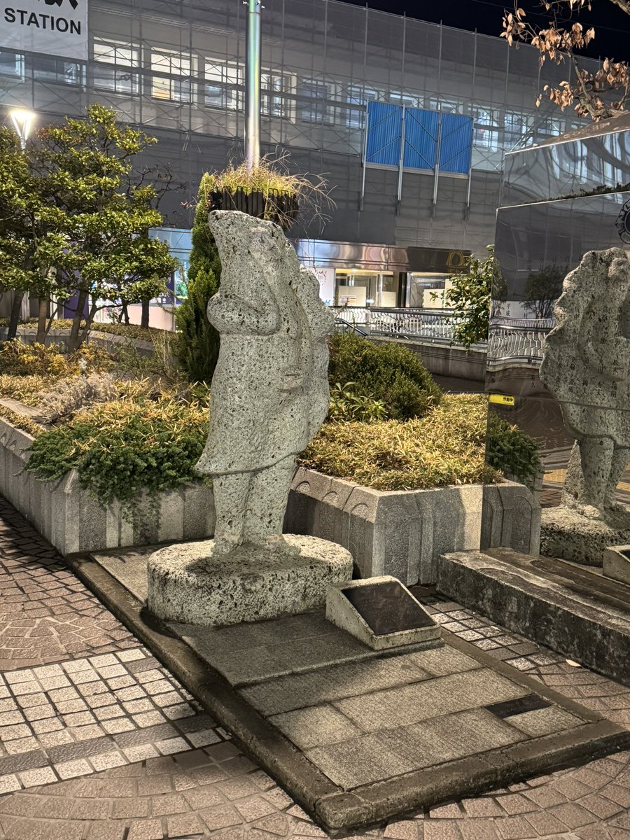 phi233's tweet image. 急に銚子に海鮮を食べに行こうって話が決まり、やっぱ時間的に厳しいからと宇都宮で餃子を爆食いして帰りに筑波に寄り道して帰って来た、変すぎる