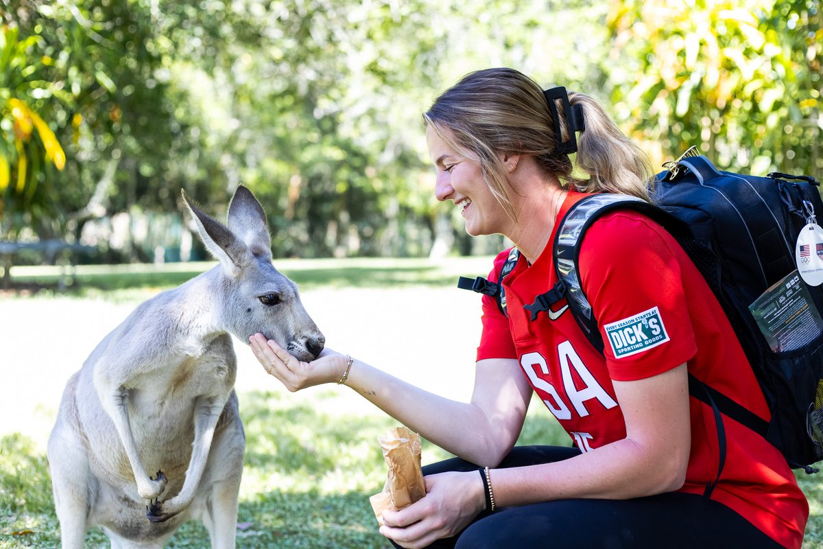 USASoftballWNT's tweet photo. 🇺🇸 #TeamUSA 🤝 @AustraliaZoo 🇦🇺

@SoftballOz x #USASoftball https://t.co/dvcvLJZpLg