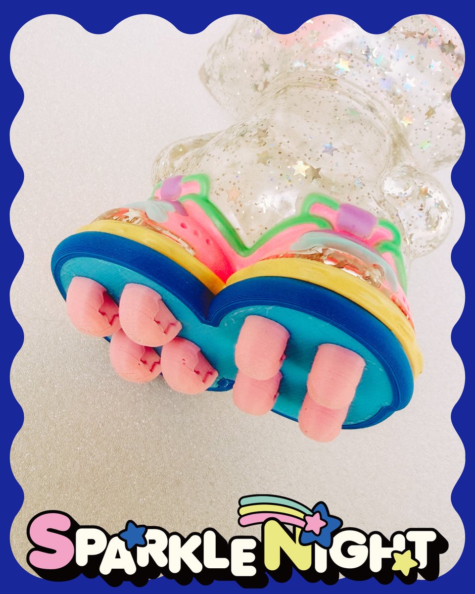 🛼 SPARKLE NIGHT 🛼
星を閉じ込めた、クリアボディのGENJIが
CHECK INしました🌴🏨🌴

ローラースケート付き
カチっと履かせて、遊べるギミック仕様です
SPARKLE NIGHT / 専用BOX入り

⭐️1 / 5 (Fri) 23:59 まで受付中

🔗 抽選フォームはプロフリンクより
#ゲンジソフビ