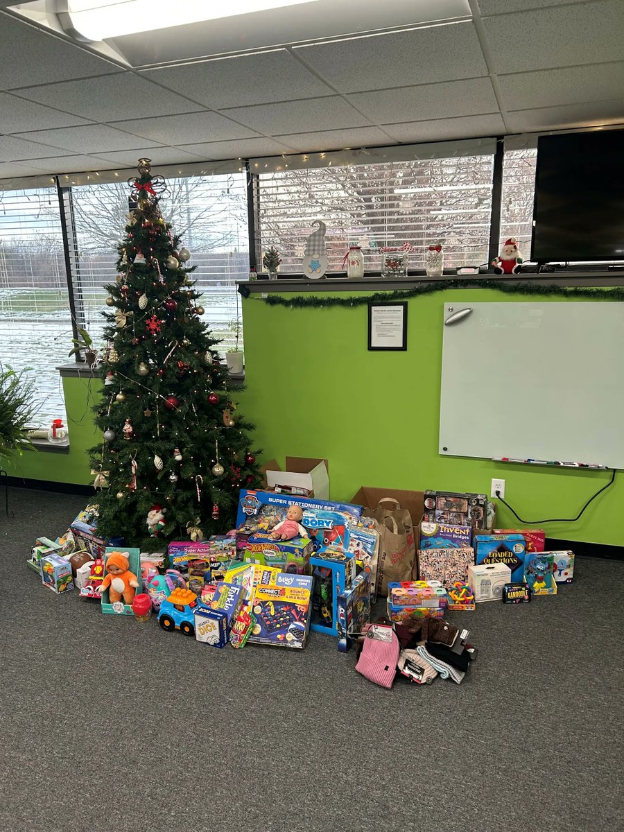 URLife's tweet image. Our teams have been busy keeping the season bright by spreading joy and supporting our customers, communities, and one another. Thank you to our incredible UR family for all that you do.

#UnitedRentals #URLife