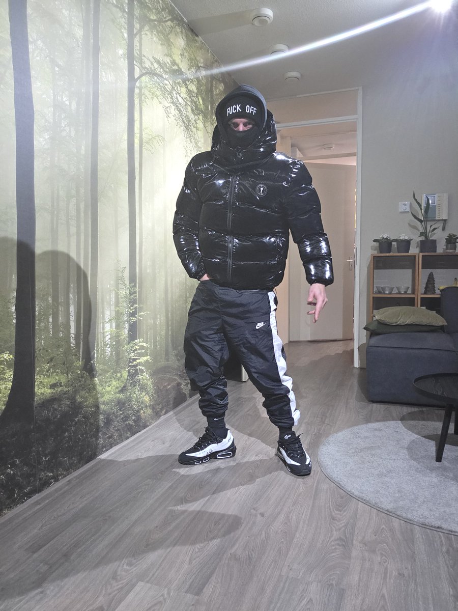 gearandsneaks's tweet image. Know your place 😈
Check also: instagram.com/alphamartinduk