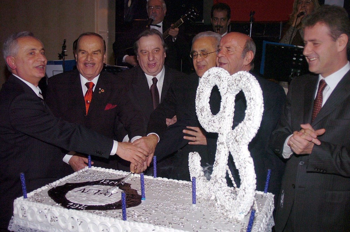 Büyüklerimizden Miras Bu Sevda 
#NafizZorlu #MahmutÖzgener