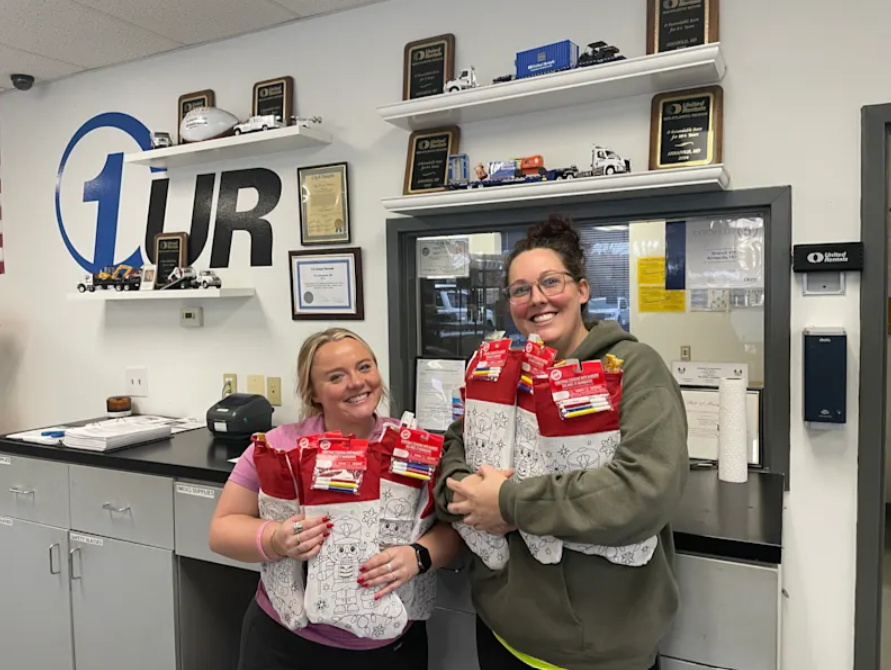 URLife's tweet image. Our teams have been busy keeping the season bright by spreading joy and supporting our customers, communities, and one another. Thank you to our incredible UR family for all that you do.

#UnitedRentals #URLife