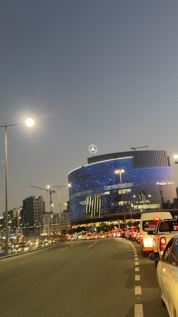 ما عرفت من الطريق ألَا سرابه
وليه أشوف فزحمة وجيه تشابه
وجهك