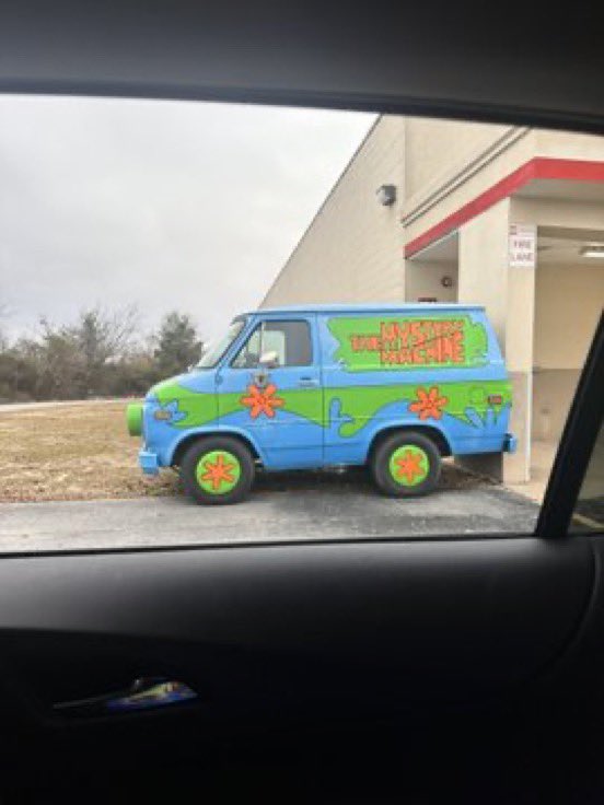 PostinClips's tweet image. Came across two mystery machines in one day. Talk about good luck!