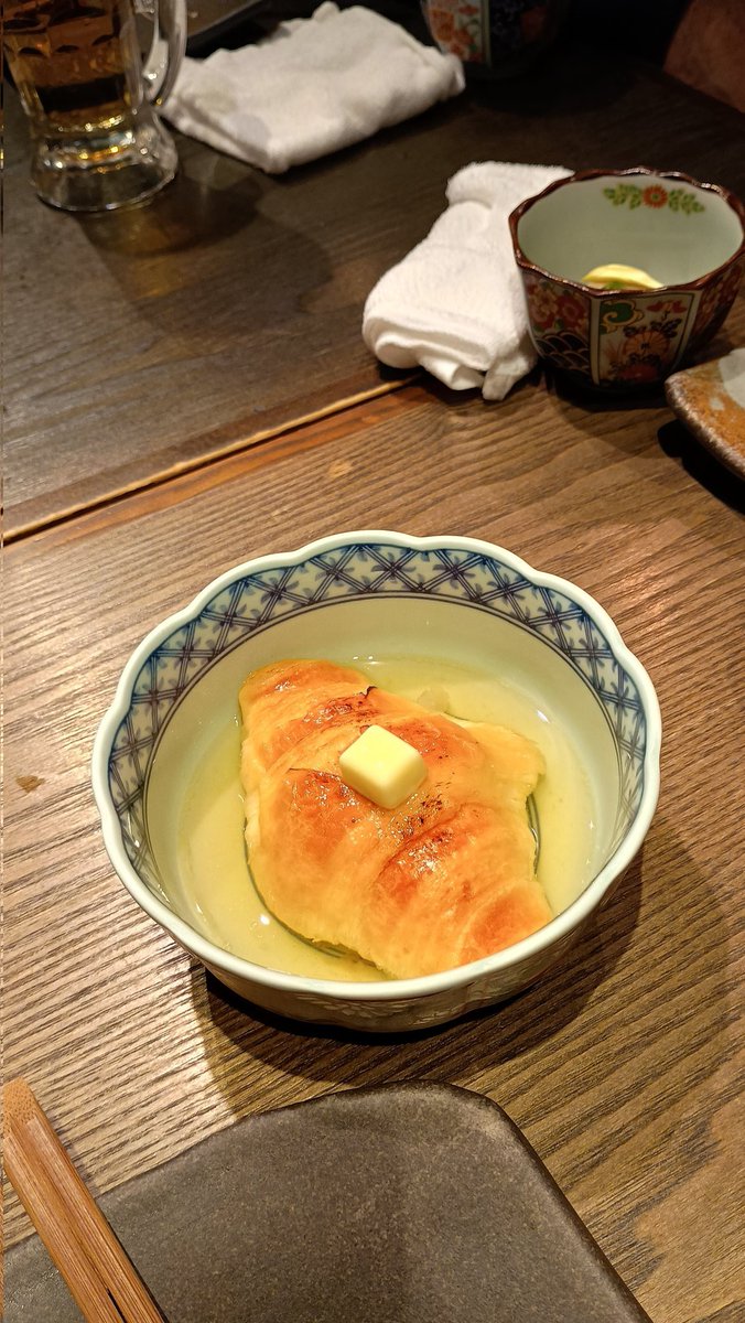 Inactivecamper's tweet image. パンをだしに浸した。以上の感想が出なかった。