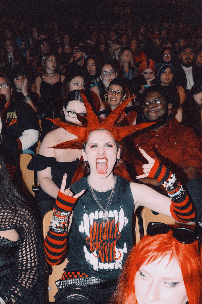 piercetheveil's tweet image. 2025 WAS A YEAR WE’LL NEVER FORGET. THANK YOU FOR SHARING YOUR PASSION, YOUR CREATIVITY, AND YOUR SELF-EXPRESSION WITH US EVERY STEP OF THE WAY. THIS YEAR, WE PLAYED COUNTLESS CRAZY SHOWS, SAID GOODBYE TO SOME DEAR FRIENDS, AND LIVED SOME OF THE BIGGEST MOMENTS OF OUR LIVES. WE…