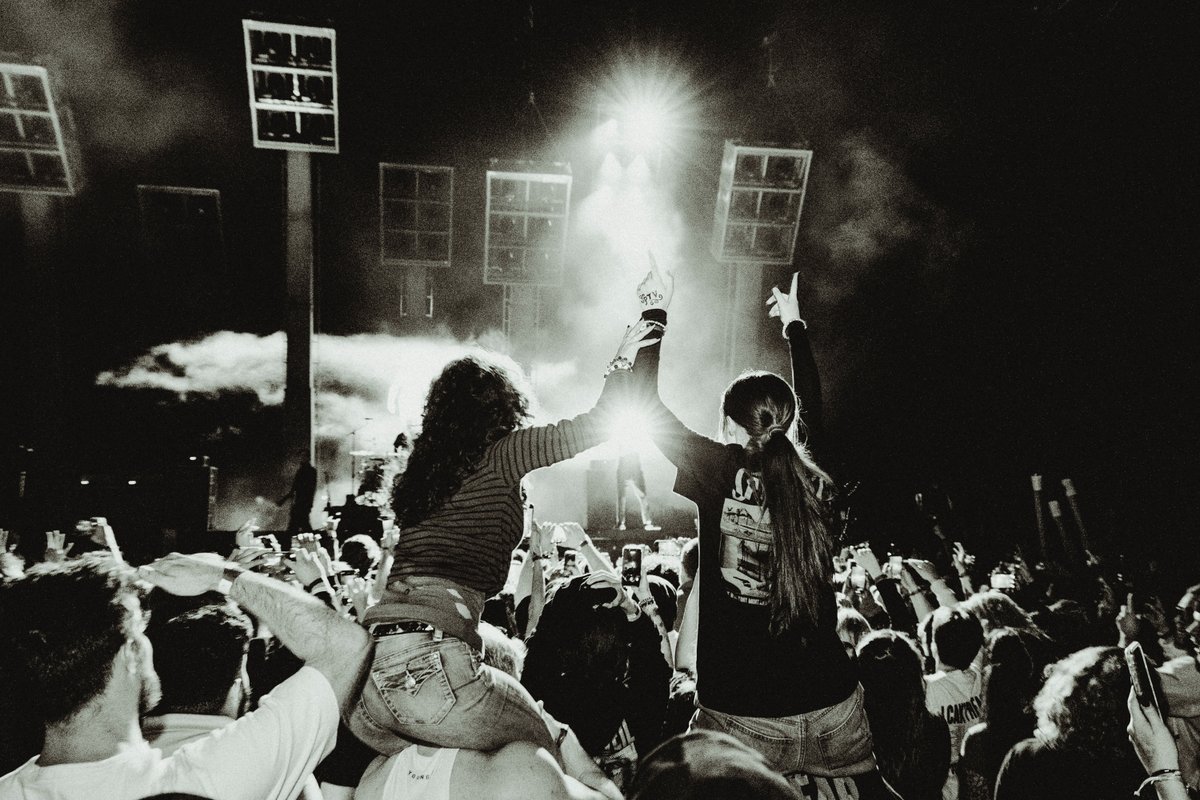 piercetheveil's tweet image. 2025 WAS A YEAR WE’LL NEVER FORGET. THANK YOU FOR SHARING YOUR PASSION, YOUR CREATIVITY, AND YOUR SELF-EXPRESSION WITH US EVERY STEP OF THE WAY. THIS YEAR, WE PLAYED COUNTLESS CRAZY SHOWS, SAID GOODBYE TO SOME DEAR FRIENDS, AND LIVED SOME OF THE BIGGEST MOMENTS OF OUR LIVES. WE…