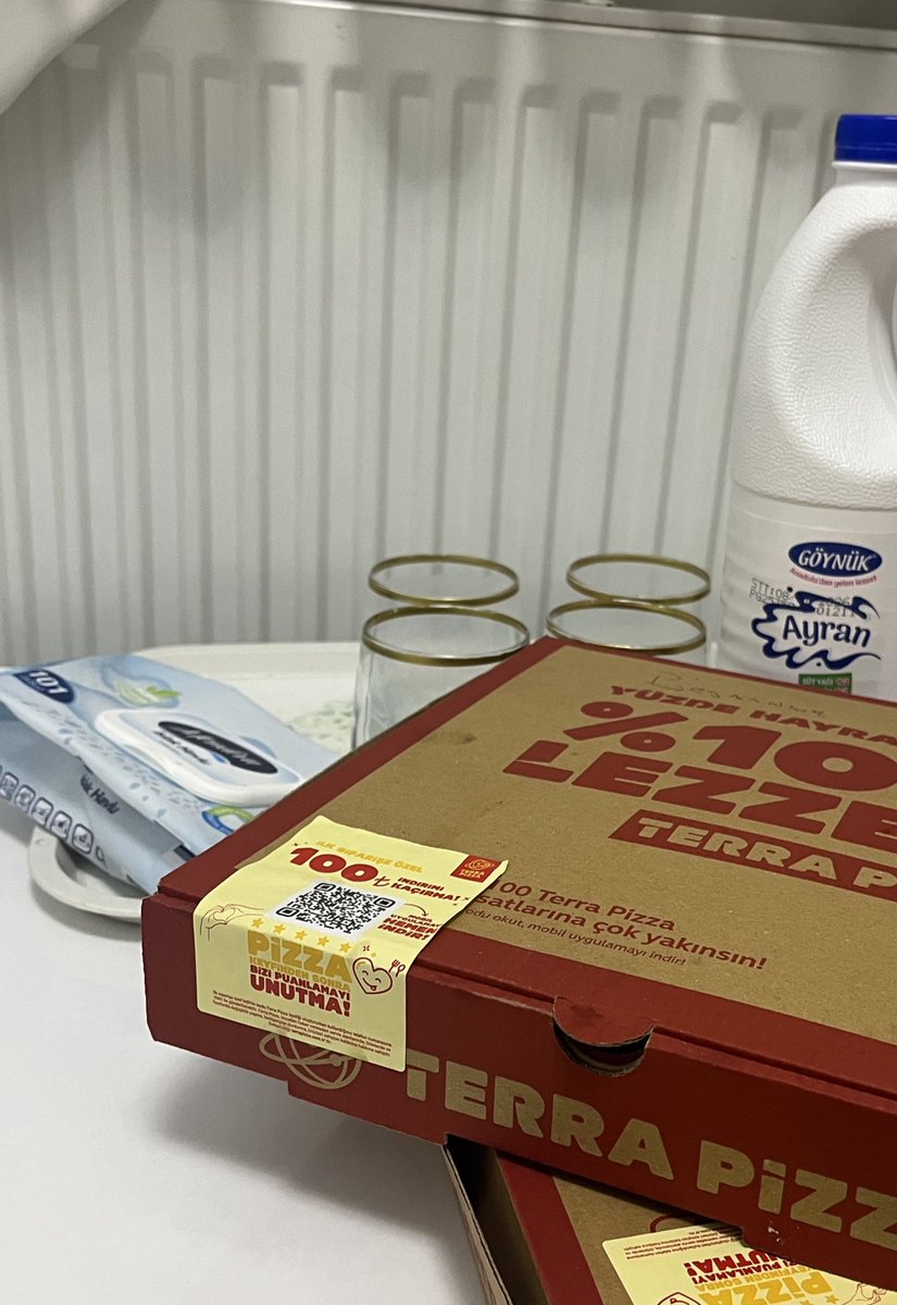 Medresede ekmek bitmiş, küçük bir sahur krizi yaşandı. Neyse ki çözüm odaklı insanlarız 😂