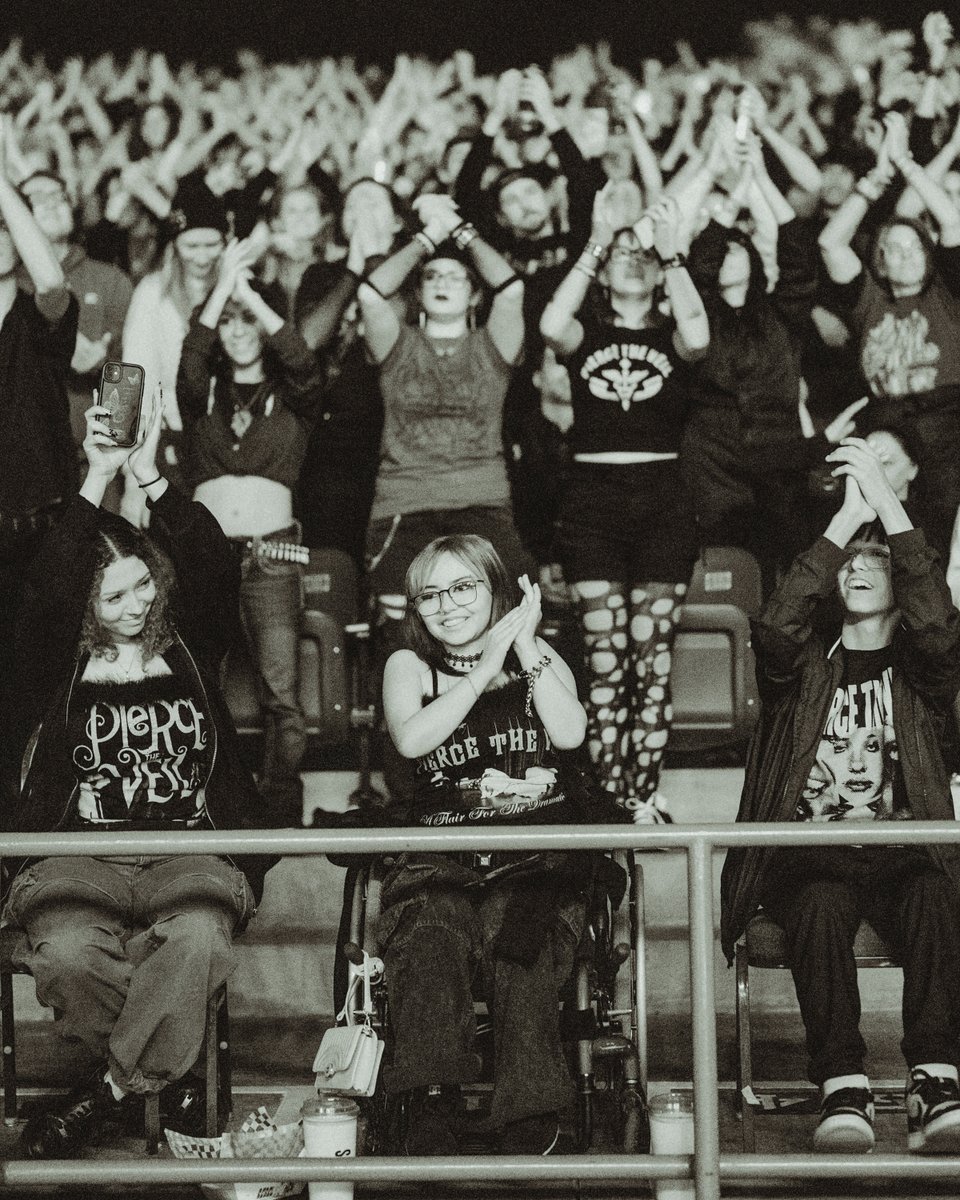 piercetheveil's tweet image. 2025 WAS A YEAR WE’LL NEVER FORGET. THANK YOU FOR SHARING YOUR PASSION, YOUR CREATIVITY, AND YOUR SELF-EXPRESSION WITH US EVERY STEP OF THE WAY. THIS YEAR, WE PLAYED COUNTLESS CRAZY SHOWS, SAID GOODBYE TO SOME DEAR FRIENDS, AND LIVED SOME OF THE BIGGEST MOMENTS OF OUR LIVES. WE…