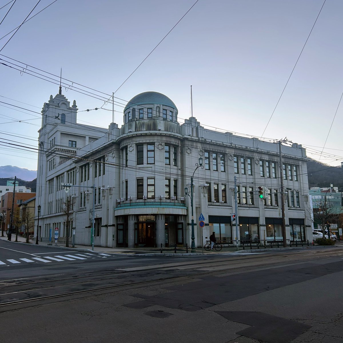 kagerou665's tweet photo. 1923（大正12）年築の旧丸井今井百貨店函館支店。
函館で1番好きな近代建築かも🤔
#函館市地域交流まちづくりセンター
#旧丸井今井百貨店
#近代建築
#建物探訪
#���海道函館市
#写真へた https://t.co/OxEzUeCuUO