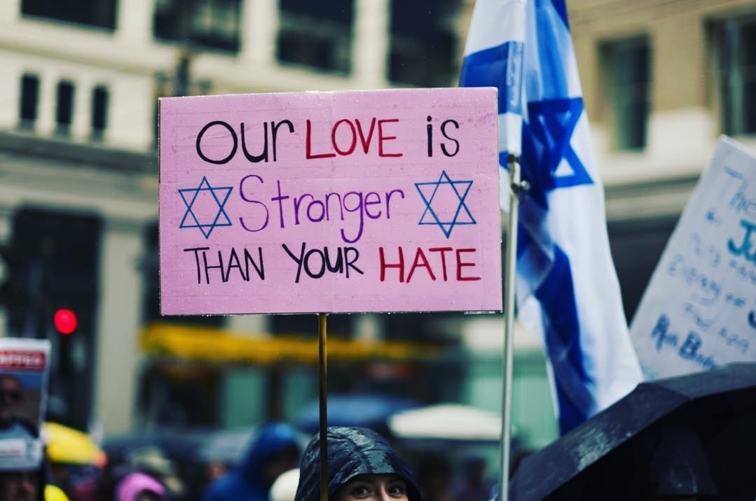 #AmIsraelChai 

The light will always win over darkness. Never let them dim your light. 

#Israel